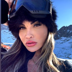 Fabyzinha Oficial VIP🔞 - The Sensual Model That Will Drive You Crazy