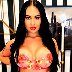 Emily Norman LIVE photo