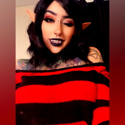 Goth M0mmy Lilli photo