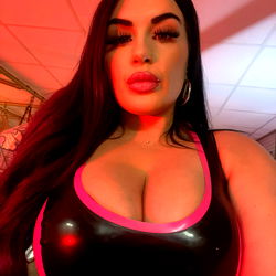 GODDESS TAYLOR HEARTS photo