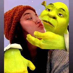 Foxy Kittens - Model Profile