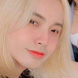 艾艾-台灣色情藝術家 photo