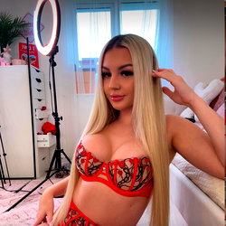 Skylar 🦋☁️ photo