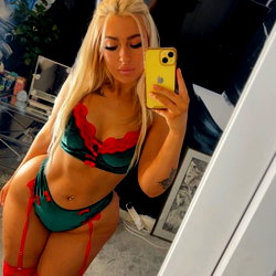 Bri 🍑 photo