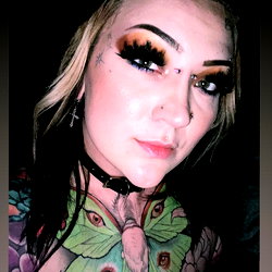 Explore the Enchanting World of Simone Fox on OnlyFans