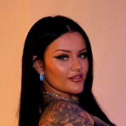 Niamh Velvet QUEEN OF PIES 🥧