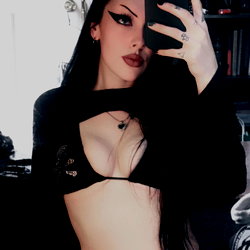 𝓗𝓪𝔃𝓮𝓵 𝓣𝓱𝓸𝓻𝓷 𓆩♱𓆪 photo