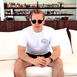 Tom photo