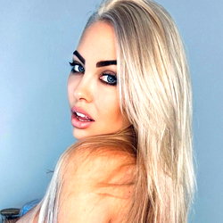 EVIE LEANA 😽 ONLINE NOW photo