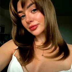 Alexis Ren🍌 photo