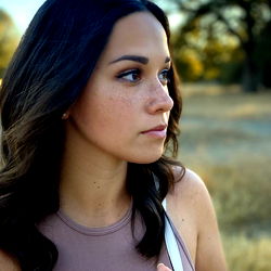 Alana Araya - Model Page