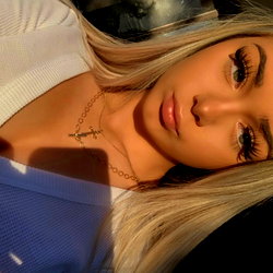 Hopeyy🍒 Blonde Australian Babe photo