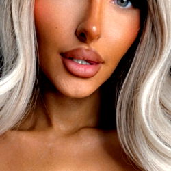 Amelia Franks - Model