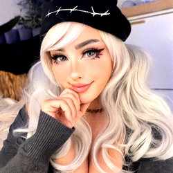 Ella Foxx - Stunning Model with a Personalized Touch
