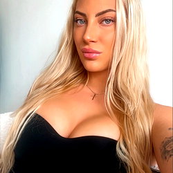 Sófia🦋 photo