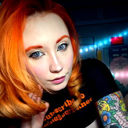 Mistress LainaBearrKnee photo