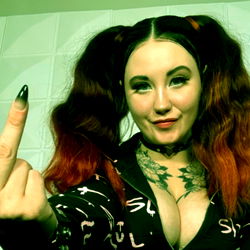 Mistress LainaBearrKnee photo