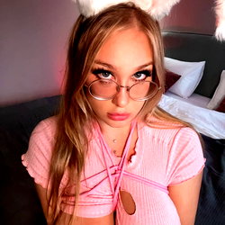 Cheryl🍒FREE PAGE photo