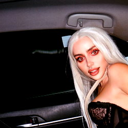 Naomi Woods photo