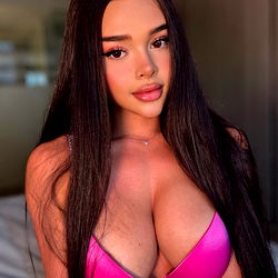 Bella ❤️🟢 photo