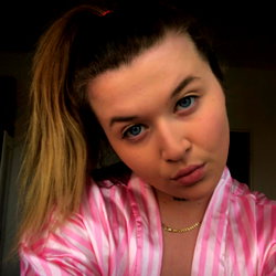 AnnyMay photo