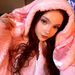 Vicky 👩🏻‍🦰👑 photo