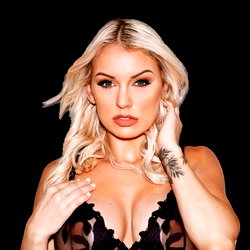 Kenzie Taylor photo