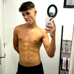 The Pretty Jhon 👼🏼😈 photo