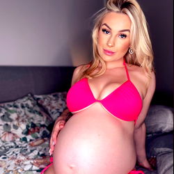 Pregnant Layla photo