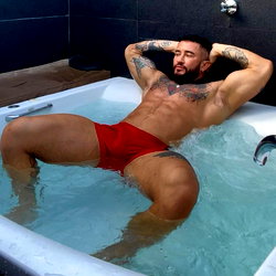 Lawrence London! 💦 237k PAGE LIKES 🏆 #1 photo