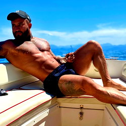 Lawrence London! 💦 237k PAGE LIKES 🏆 #1 photo