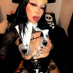 Courtney ⚔️ photo