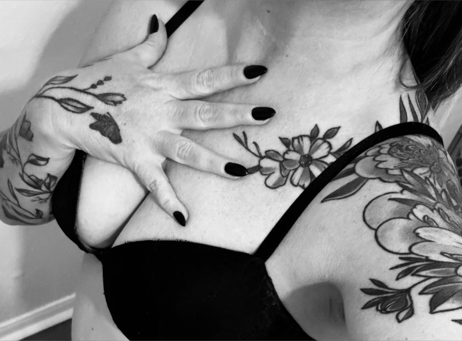 TIA TATE 🖤 photo