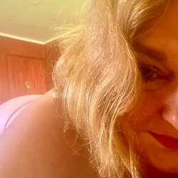 Tess Mature photo