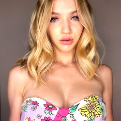 tessa🍭 photo