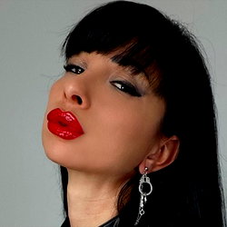 Lady Alessandra Bartis photo