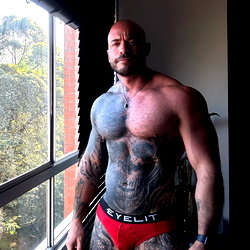 Papi 🖤 Strong photo