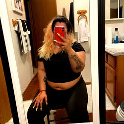 Discover the Alluring World of Heyanna: 32-Year-Old Model from Columbus