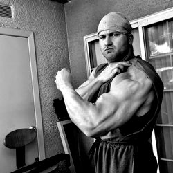 Darrynistheking - The Ultimate Outdoor Fitness & Muscle Worship Experience