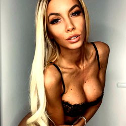 Jennifer 🍒 The Ultimate Model Experience