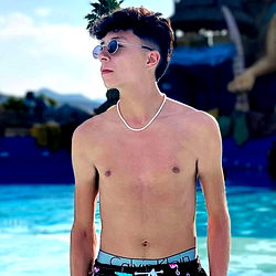 Alan'S Gus-Gus photo