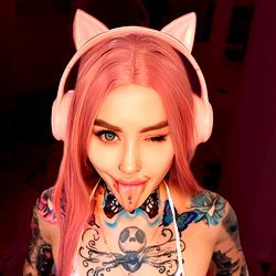 Akita Waifu 🪭 photo
