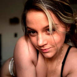 Victoria Holt photo