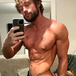 FoxxyTommy…🦊 photo