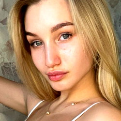 Alisha 🍒 photo