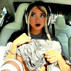 Izzy Skye 🐾 photo