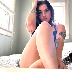Nova Lee photo
