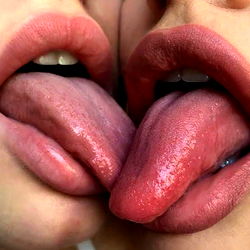 Valentina &amp; Alexa Bebekleriniz💋 photo