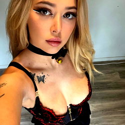 Bree Louise photo