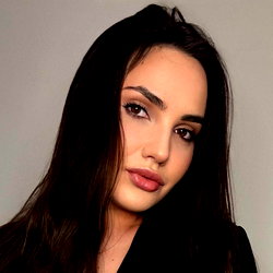 💕Kamila Wood photo